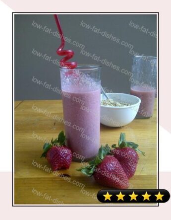 Strawberry Oatmeal Smoothie (Vegan Option) recipe